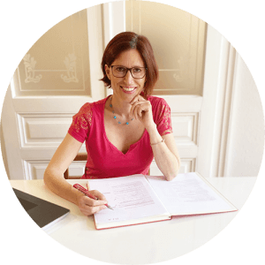 CelineamSchreibtisch1 Ich schreibe für Dich, lektoriere Deine Texte und zeige Dir wie Du selbst bessere Texte schreiben kannst, die wirklich verkaufen.