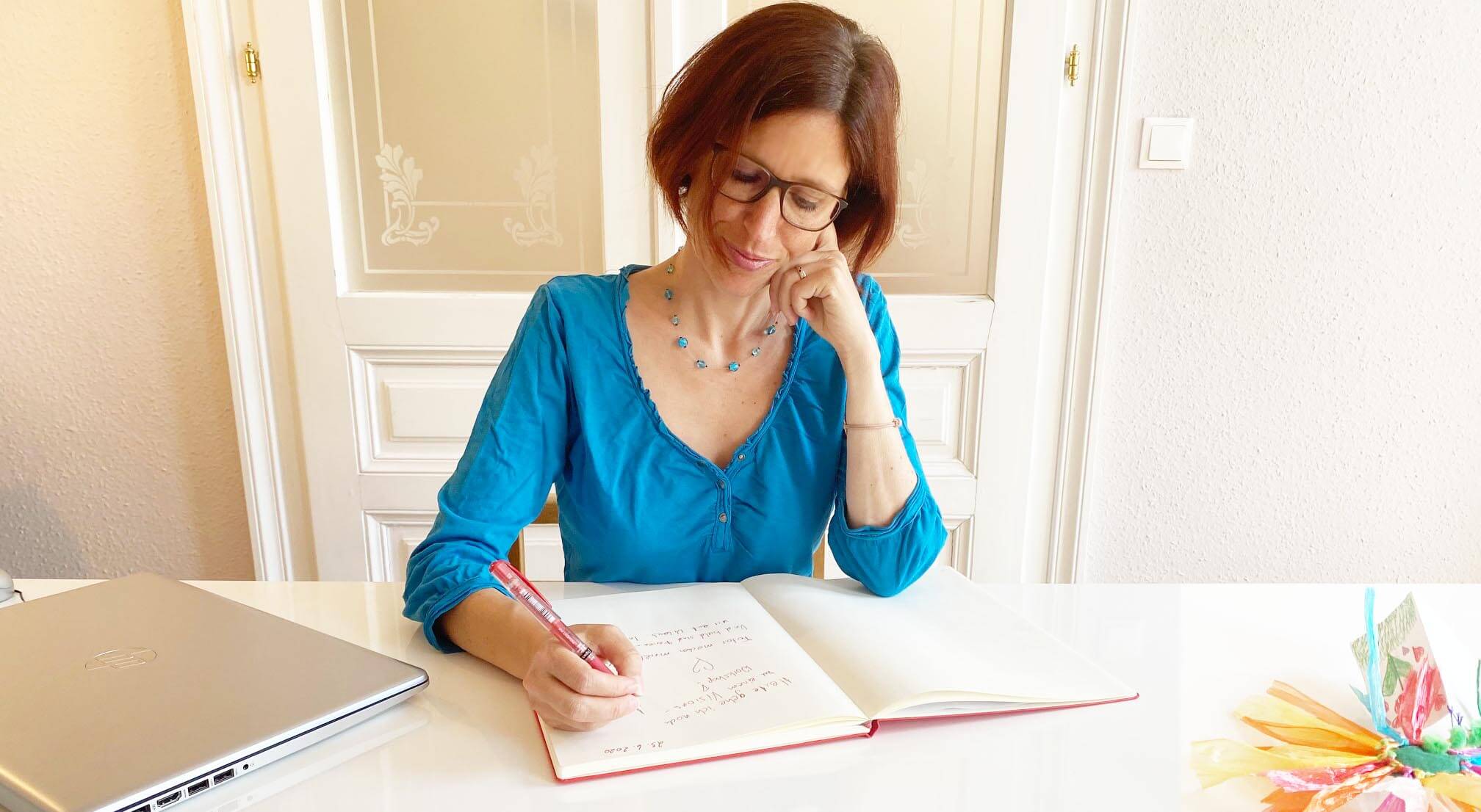 Celine_schreibt_web Ich schreibe für Dich, lektoriere Deine Texte und zeige Dir, wie Du selbst besser schreiben kannst!